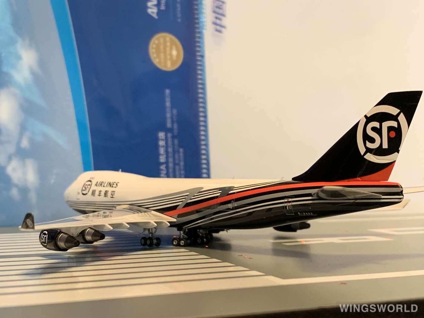 Phoenix 1:400 PH11518 SF Airlines 顺丰航空 Boeing 747-400 B-2422