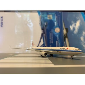 Air China 中国国际航空 Airbus A330-300 B-5977 中国国际航空第五十架A330 PH11181 Phoenix 1:400