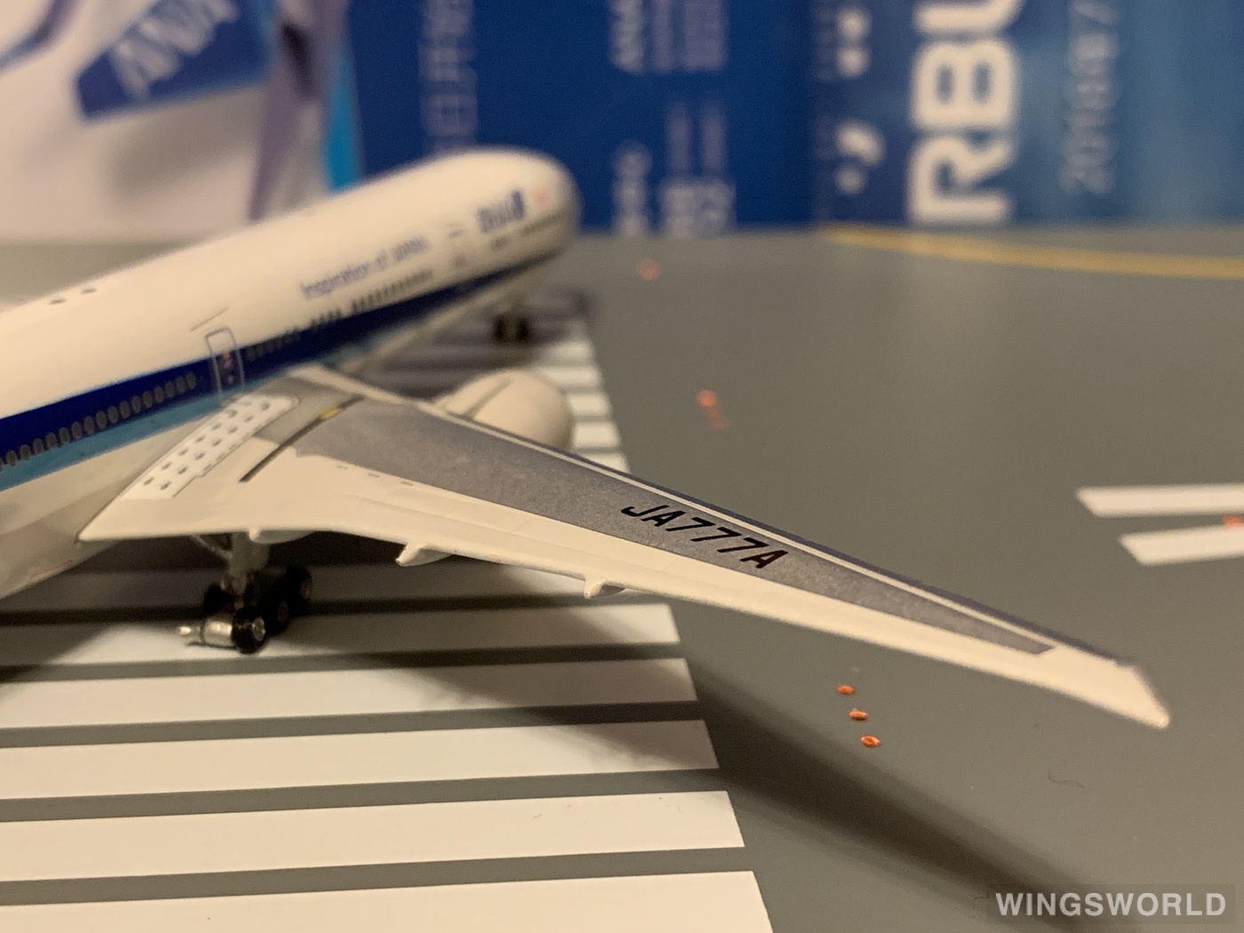 Phoenix 1:400 PH11048 ANA 全日空 Boeing 777-300 JA777A