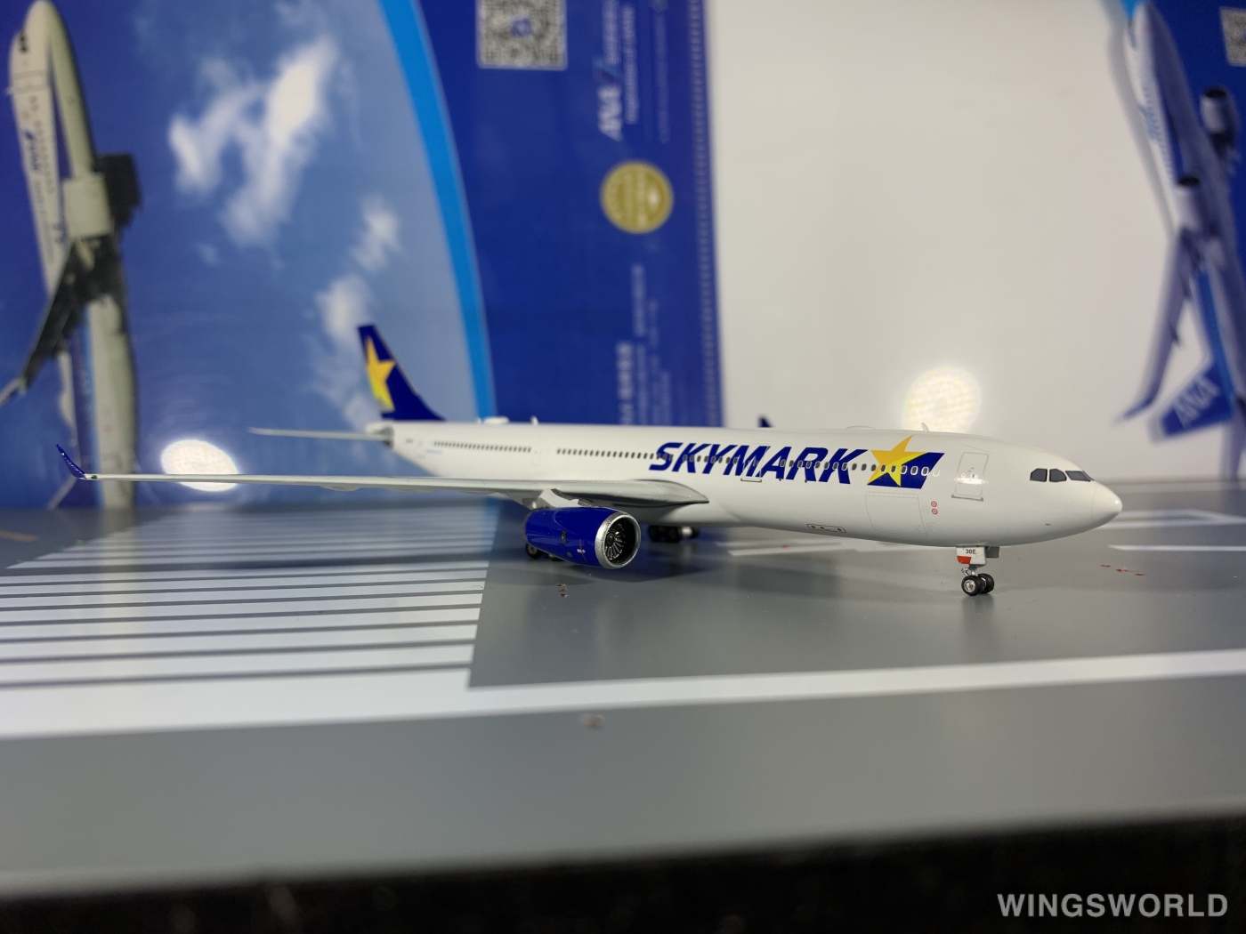 Phoenix 1:400 PH11300 Skymark Airlines 天马航空 Airbus A330-300 JA330E