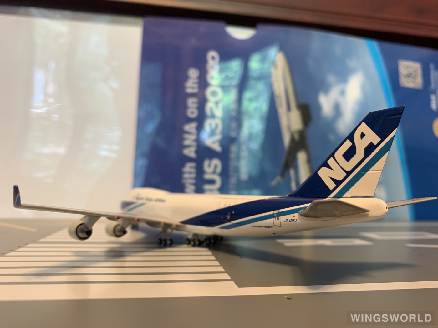 Hogan 1:400 KZ44401 Nippon Cargo Airlines 日本货物航空 Boeing 747-400 JA01KZ