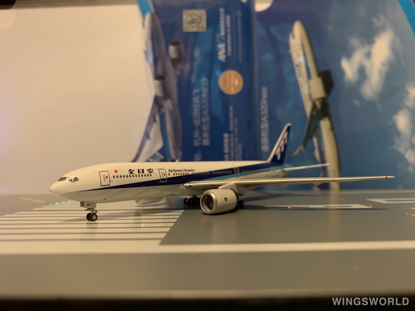 Phoenix 1:400 PH04261 ANA 全日空 Boeing 777-200 JA8197