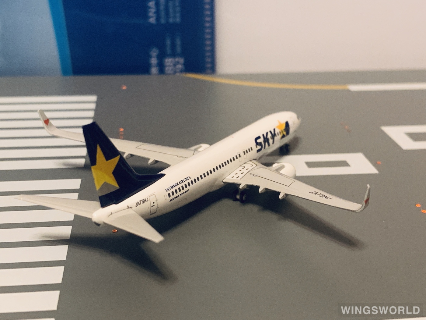 Geminijets 1:400 BC4003 Skymark Airlines 天马航空 Boeing 737-800 JA73NJ