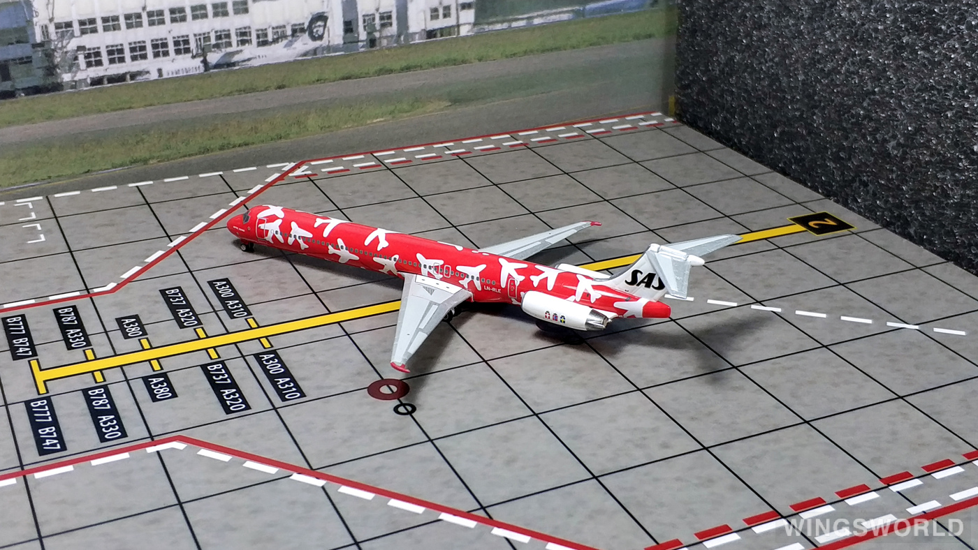 Phoenix 1:400 PH11096 SAS 北欧航空 McDonnell Douglas MD-82 LN-RLE