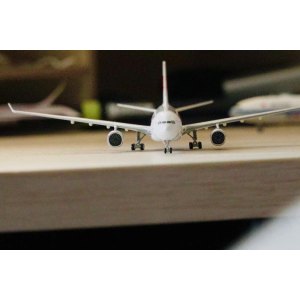 China Eastern 中国东方航空 Airbus A330-200 B-5968 2014s colors. With rolling gears. XX4392 JC Wings 1:400