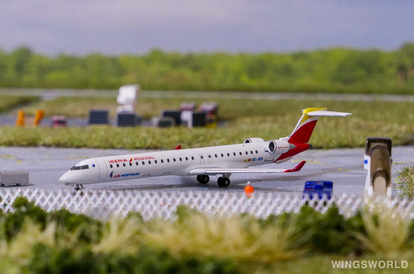 Herpa 1:500 529785 Iberia 西班牙国家航空 Bombardier CRJ900 EC-JZS