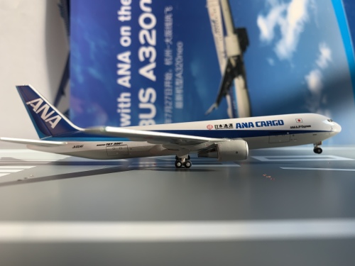 全日空商事 BOEING 767-300F JA604F 1/200 ANA Boeing 767-300ER JA604A JC Wings EW2763005 Scale 1:200