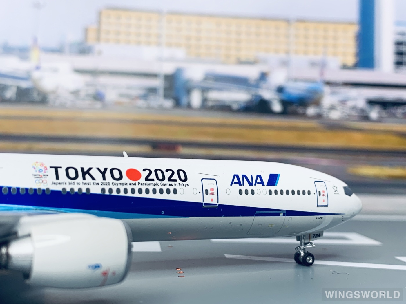 Phoenix 1:400 PH11049 ANA 全日空 Boeing 777-300 JA734A