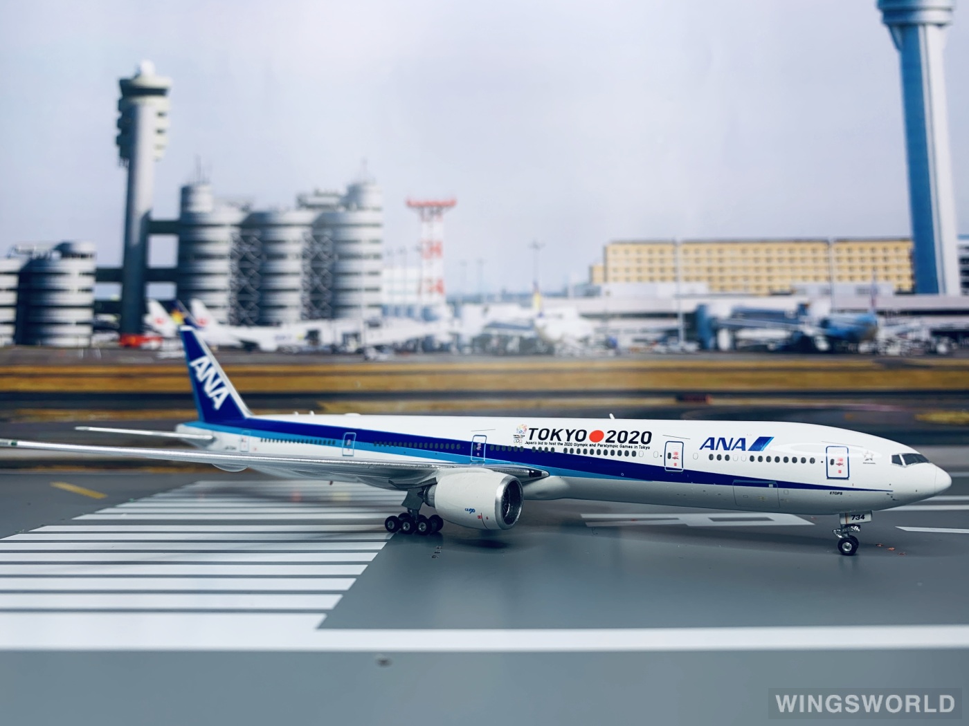 Phoenix 1:400 PH11049 ANA 全日空 Boeing 777-300 JA734A