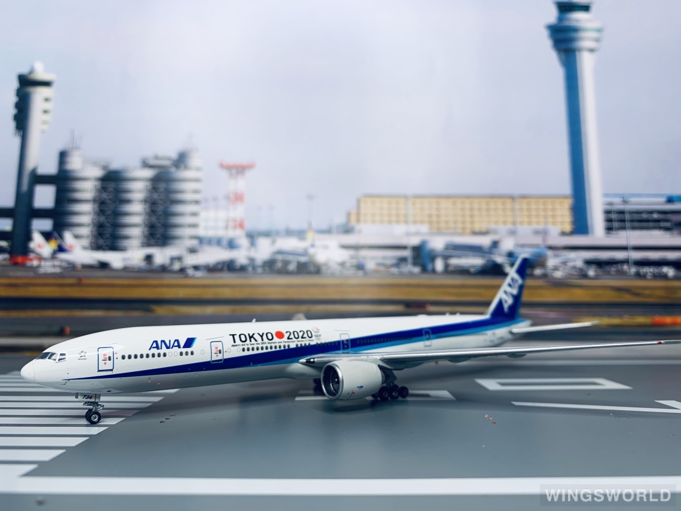 Phoenix 1:400 PH11049 ANA 全日空 Boeing 777-300 JA734A