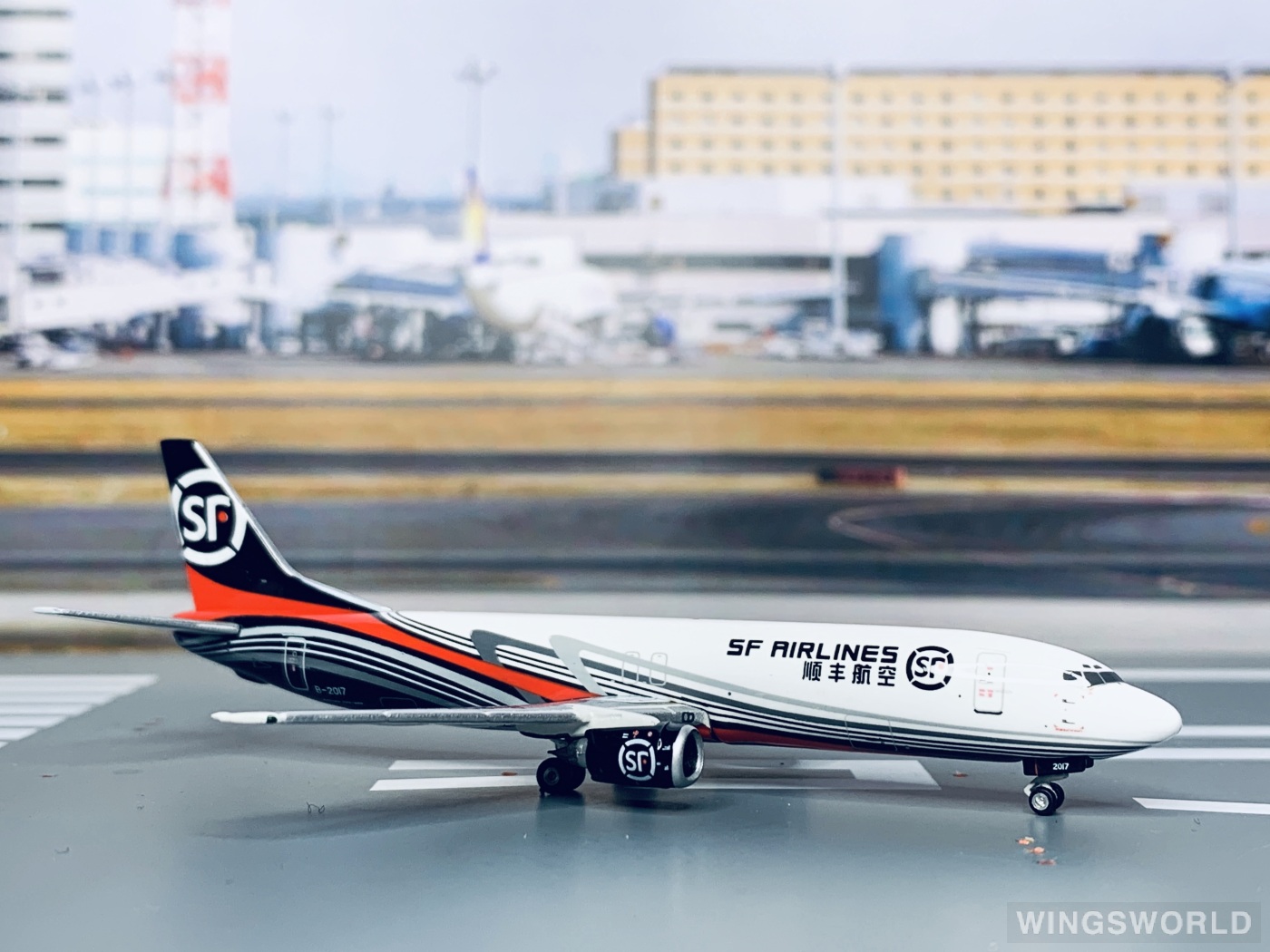 Phoenix 1:400 PH10786 SF Airlines 顺丰航空 Boeing 737-400 B-2017