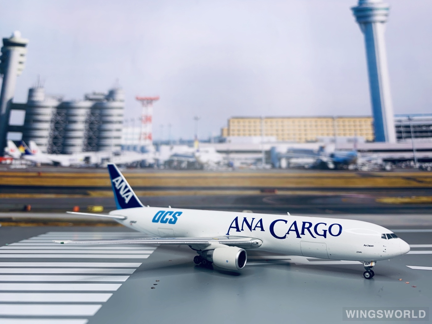 Phoenix 1:400 PH11064 ANA 全日空 Boeing 767-300 JA602F