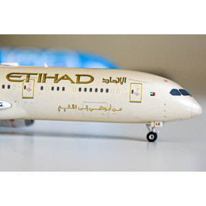 Etihad Airways 阿提哈德航空 Boeing 787-9 A6-BLE 2014s colors. With rolling gears. PH11258 Phoenix 1:400