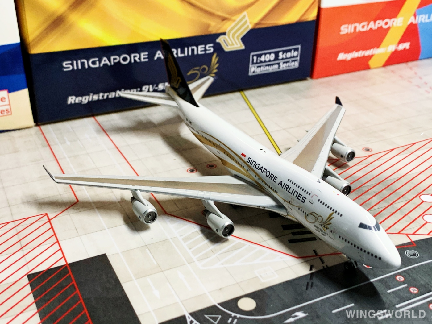 Phoenix 1:400 PH10809 Singapore Airlines 新加坡航空 Boeing 747-400 9V-SMZ