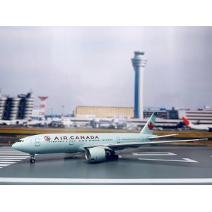 Air Canada 加拿大航空 Boeing 777-200 C-FIUA 2004s colors. With rolling gears. WT4772003 Witty 1:400