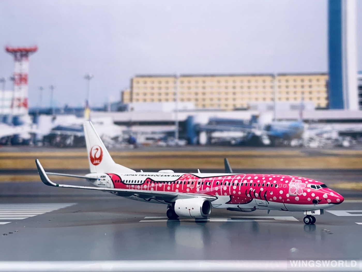 JC Wings 1:400 EW4738002 Japan Airlines 日本航空 Boeing 737-800 JA06RK