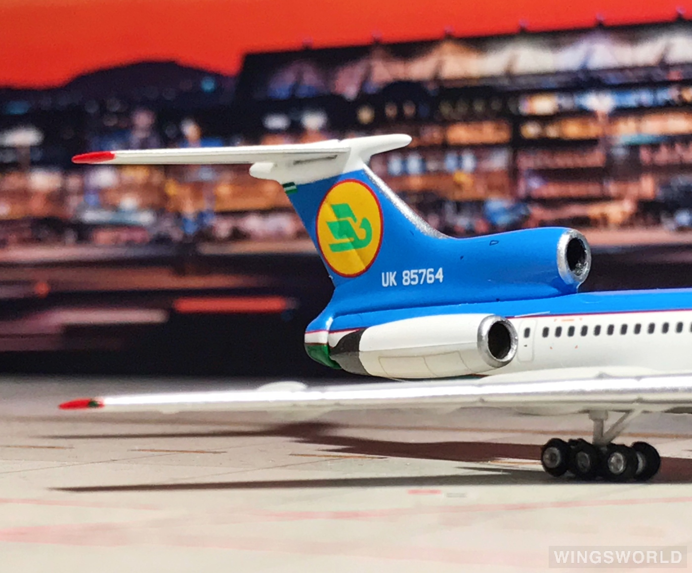 Phoenix 1:400 PH10830 Uzbekistan Airways 乌兹别克斯坦航空 Tupolev Tu-154 UK-85764