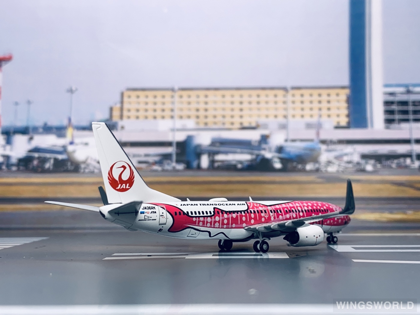 JC Wings 1:400 EW4738002 Japan Airlines 日本航空 Boeing 737-800 JA06RK