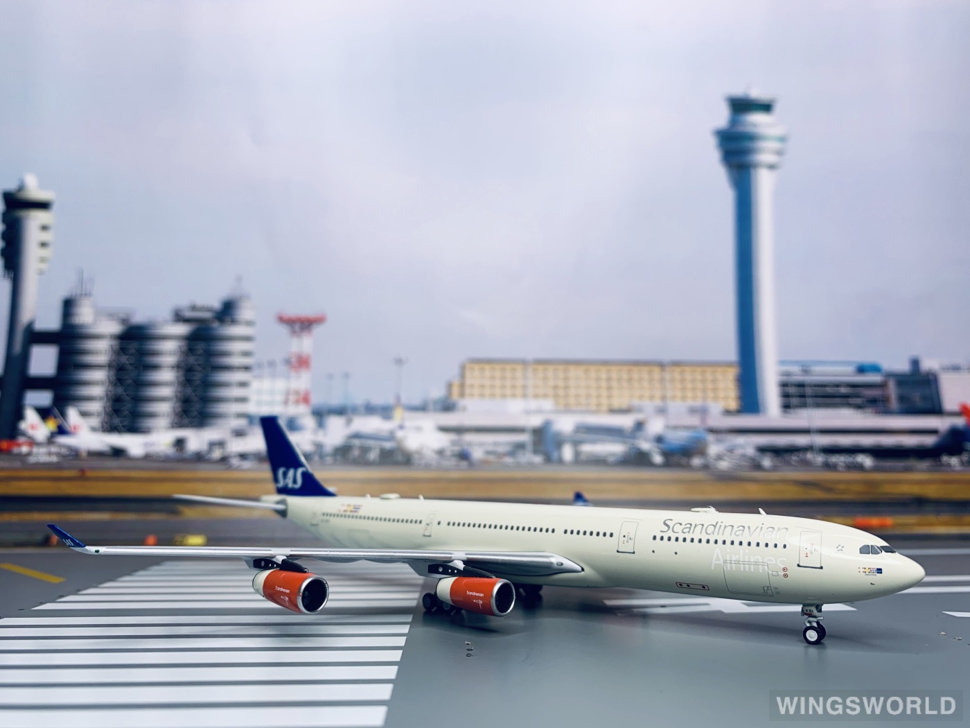 Pandamodel 1:400 BOX18017 SAS 北欧航空 Airbus A340-300 OY-KBI