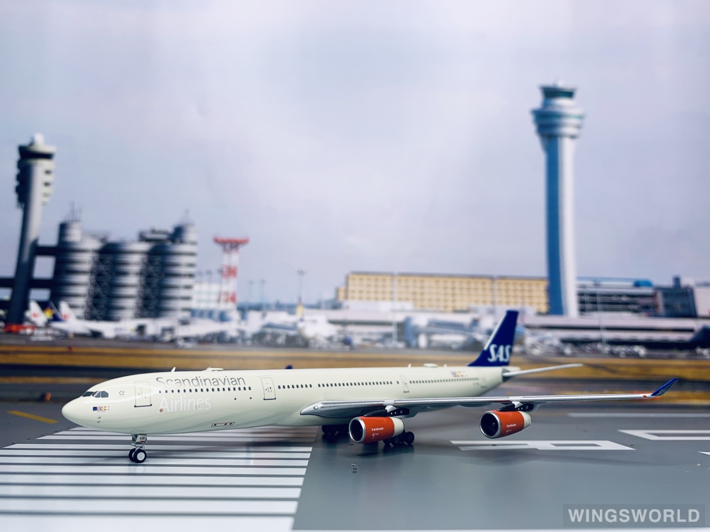 Pandamodel 1:400 BOX18017 SAS 北欧航空 Airbus A340-300 OY-KBI
