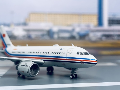 PLAAF 中国空军 Airbus A319 B-4090  LH4121 JC Wings 1:400