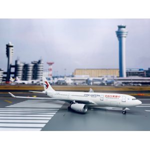 China Eastern 中国东方航空 Airbus A330-200 B-5962 2014s colors. With rolling gears. AC4B5962 AeroClassics 1:400