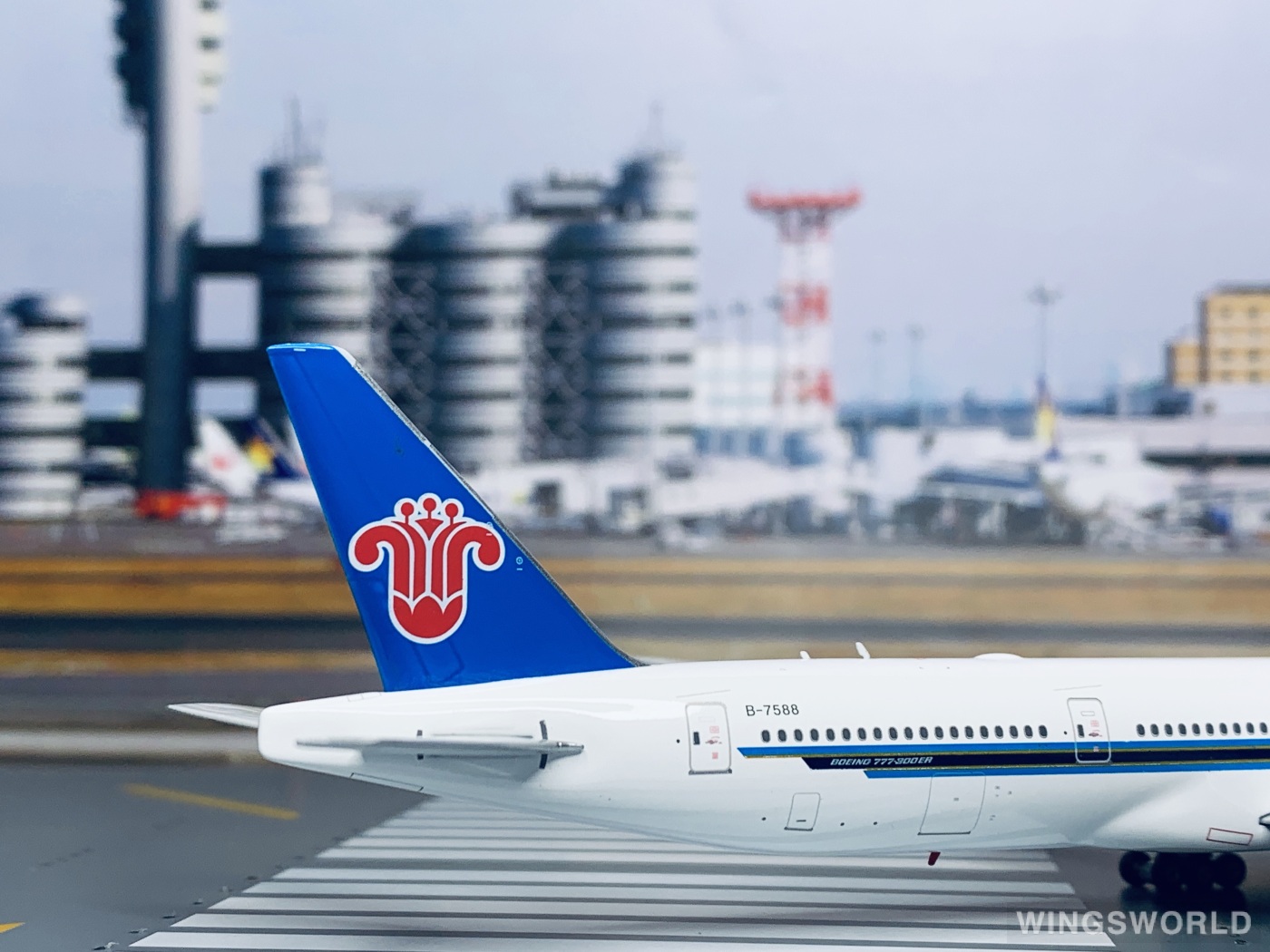 Phoenix 1:400 PH11307 China Southern 中国南方航空 Boeing 777-300 B-7588