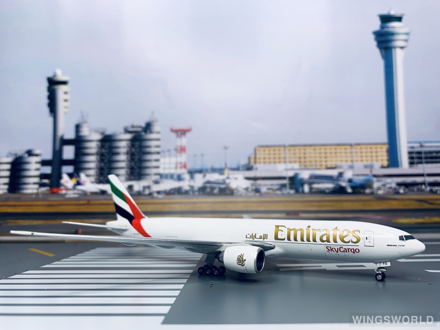 Phoenix 1:400 PH10324 Emirates 阿联酋航空 Boeing 777F A6-EFD