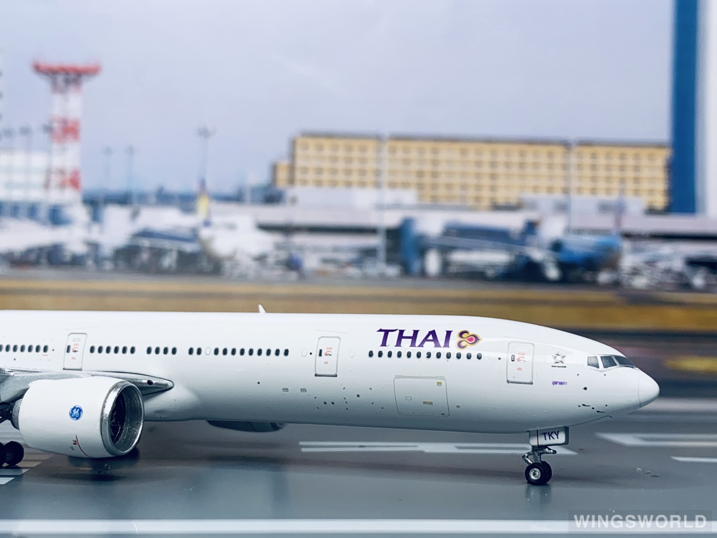 THAI 777-300ER タイ航空 Phoenix 1:400 777-300ER 1:400 Diecast Model - Phoenix Models PH-PH4THA1870