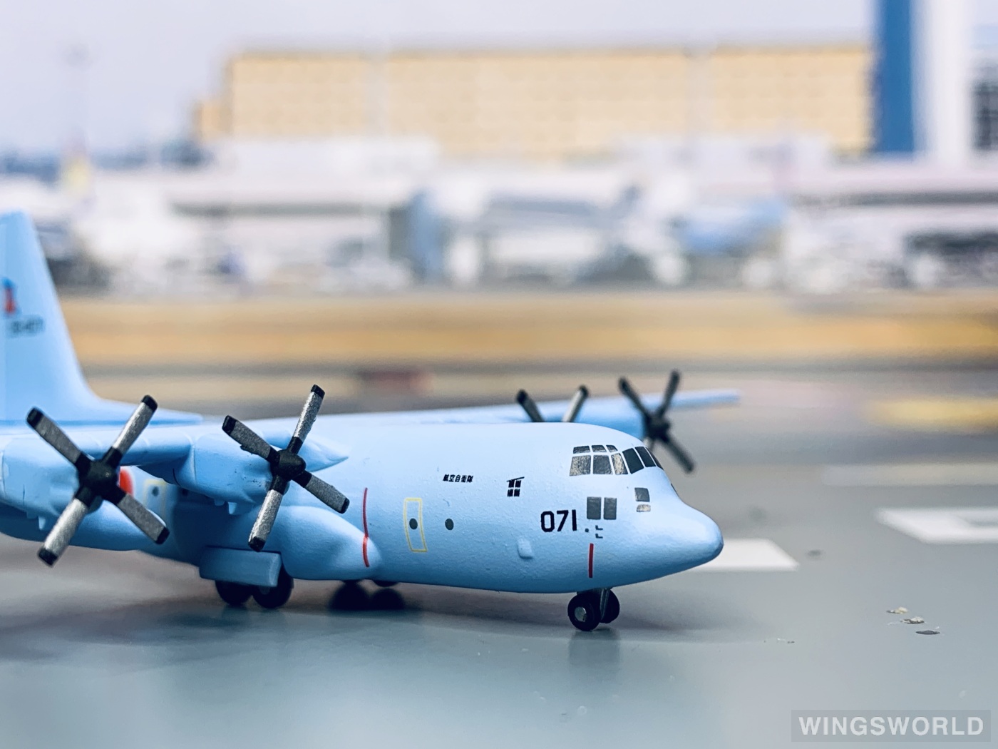 Dragon Models 1:400 55722 JASDF 日本航空自卫队 Lockheed C-130 Hercules 35-1071