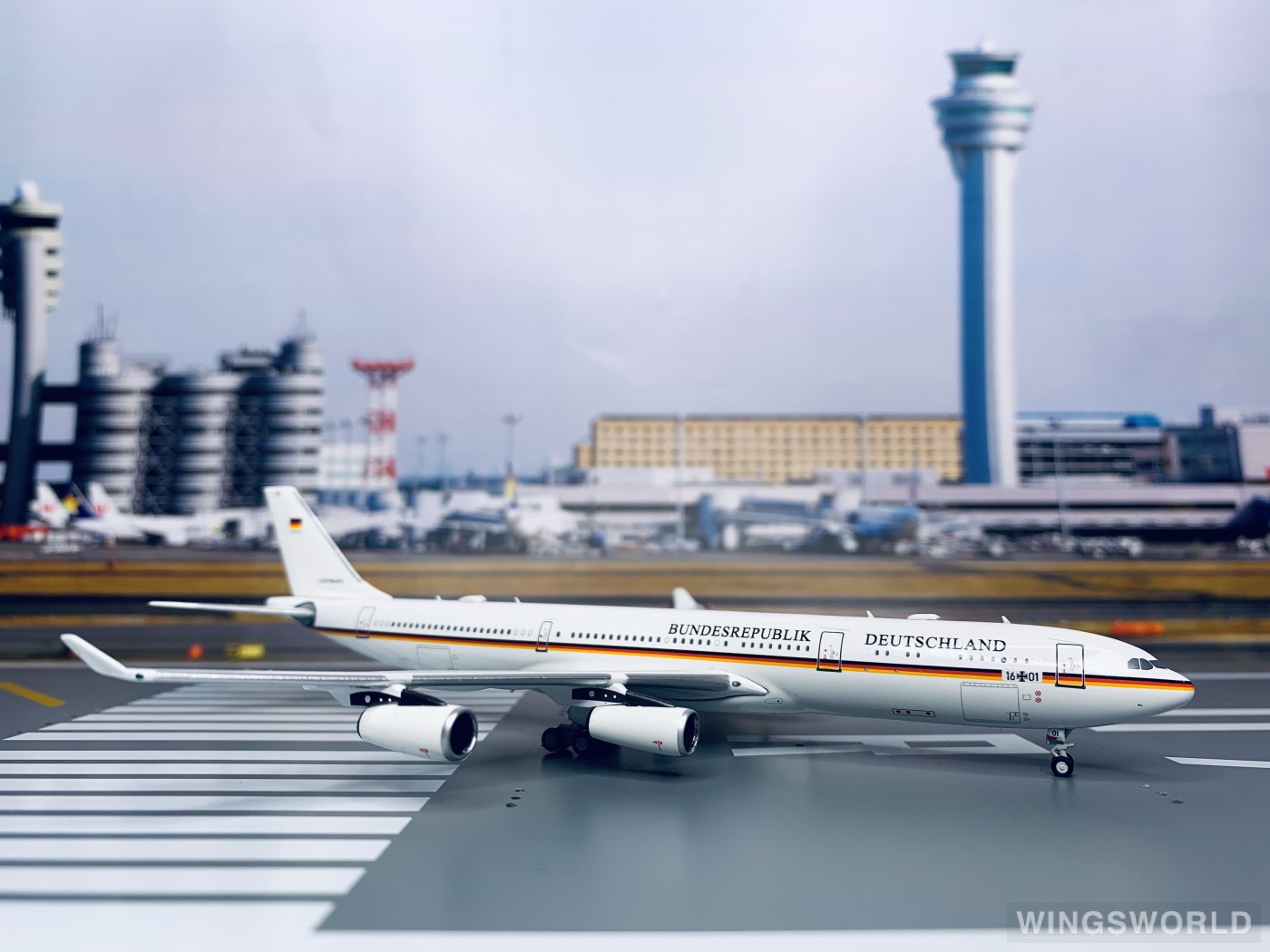 Pandamodel 1:400 19028 Luftwaffe 德国空军 Airbus A340-300 16+01