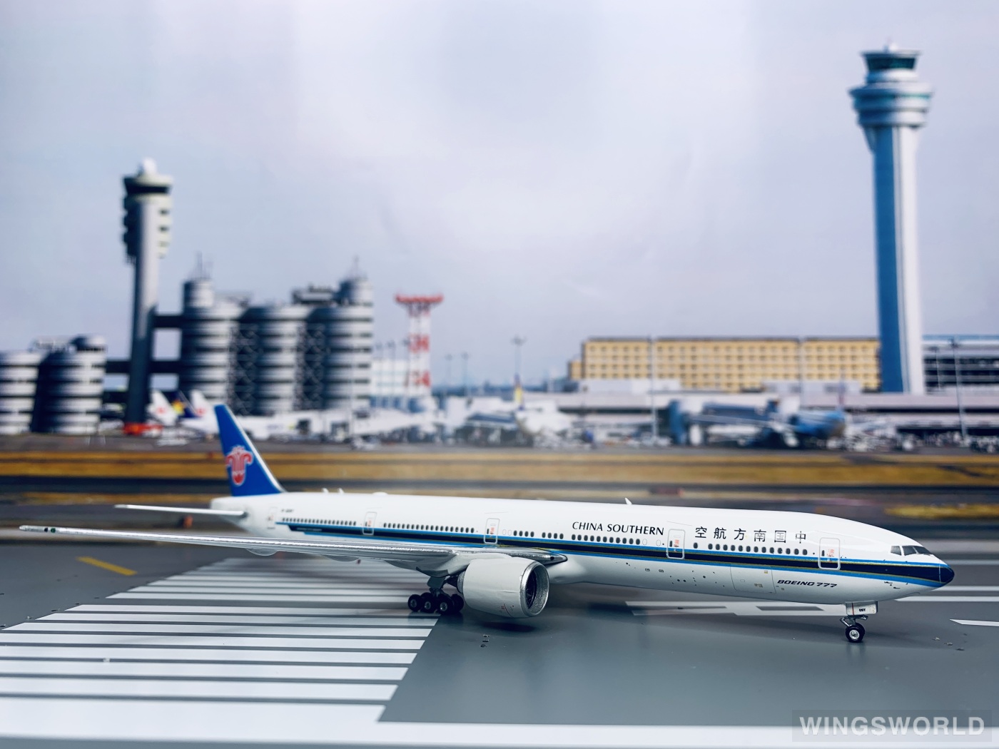 Phoenix 1:400 PH11558 China Southern 中国南方航空 Boeing 777-300ER B-209Y