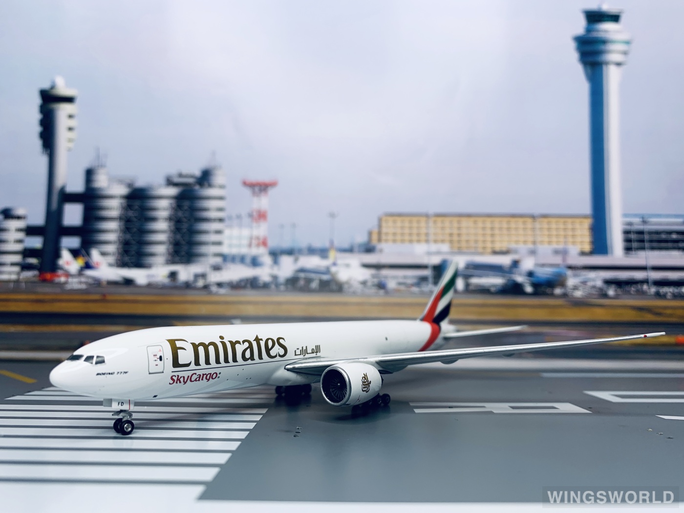 Phoenix 1:400 PH10324 Emirates 阿联酋航空 Boeing 777F A6-EFD