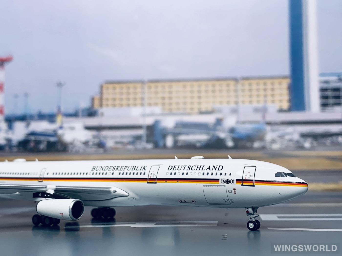 Pandamodel 1:400 19028 Luftwaffe 德国空军 Airbus A340-300 16+01