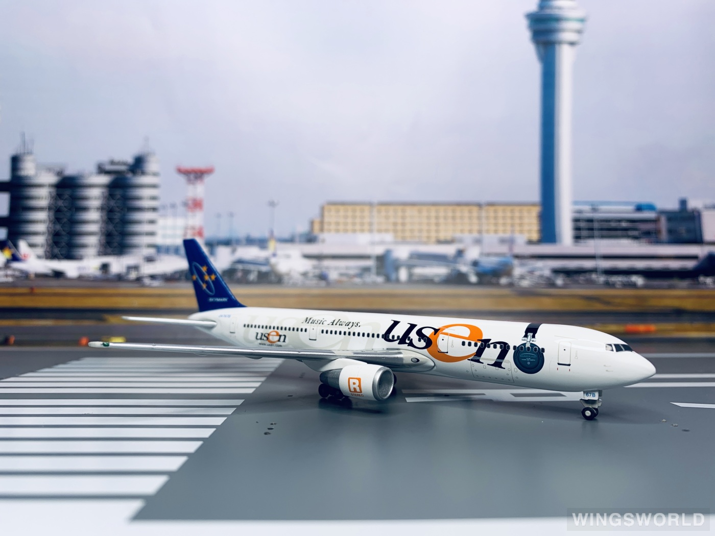 Golden Wings 1:400 94009001 Skymark Airlines 天马航空 Boeing 767-300 JA767B