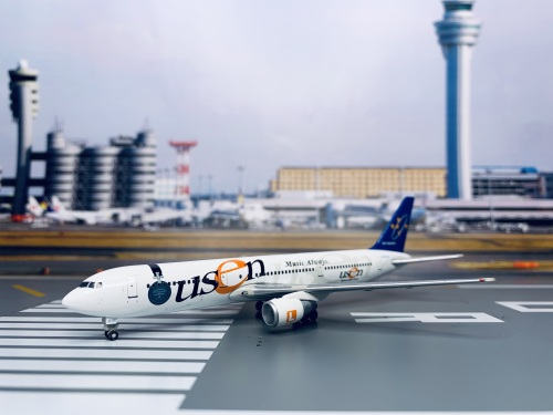 Skymark Airlines 天马航空 Boeing 767-300 JA767B Usen Music Always 彩绘 94009001 Golden Wings 1:400