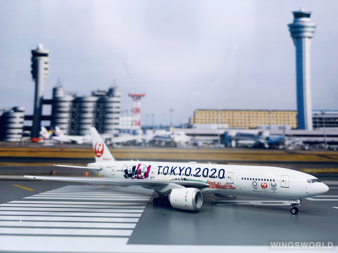 Phoenix 1:400 PH04275 Japan Airlines 日本航空 Boeing 777-200 JA773J