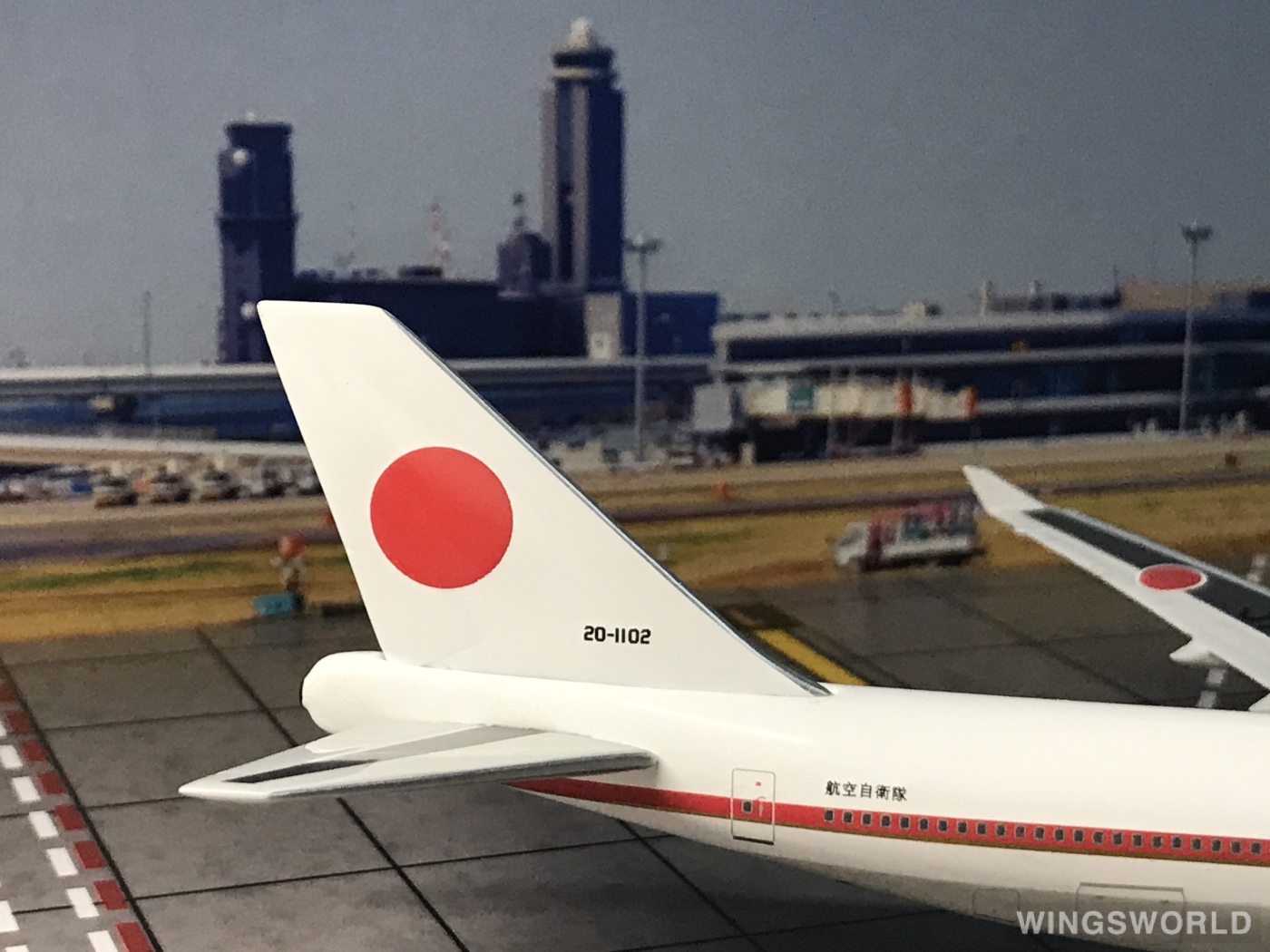 Apollo 1:400 A13145 JASDF 日本航空自卫队 Boeing 747-400 20-1102