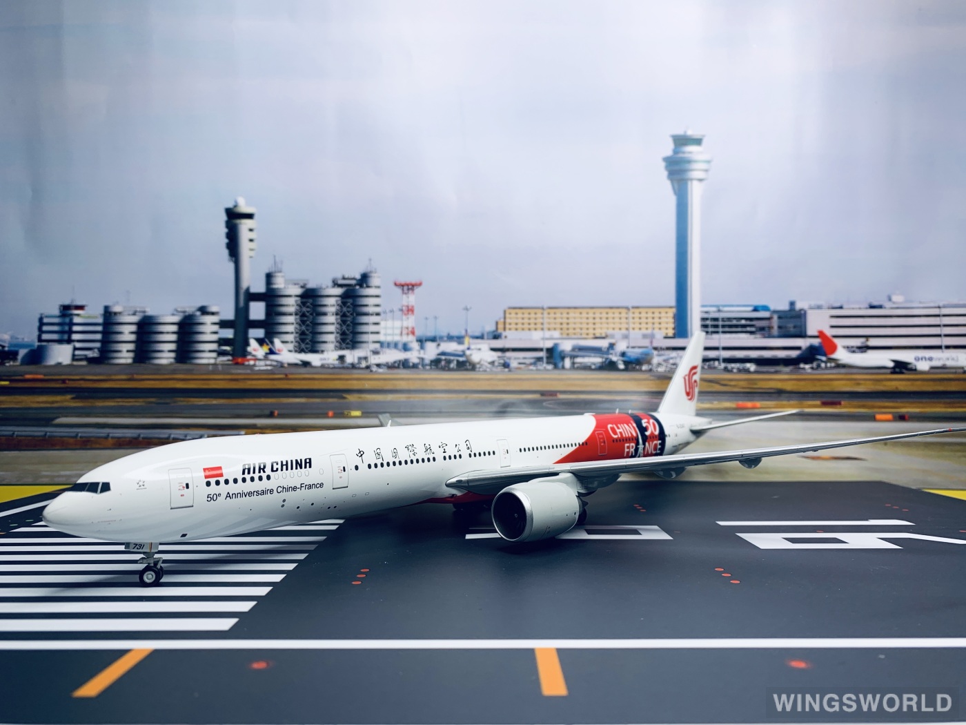 JC Wings 1:200 XX2452 Air China 中国国际航空 Boeing 777-300 B-2047