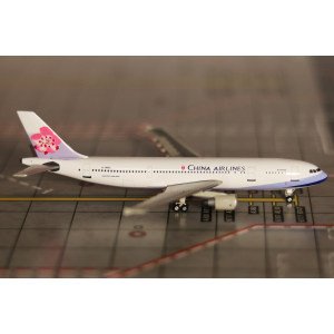 China Airlines 中华航空 Airbus A300-600 B-18502 1997s colors. With rolling gears. PH10255 Phoenix 1:400
