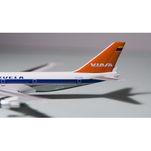 Viasa 委内瑞拉国际航空 Boeing 747-200 N749WA 1970s colors. Polished belly. ACN749WA AeroClassics 1:400