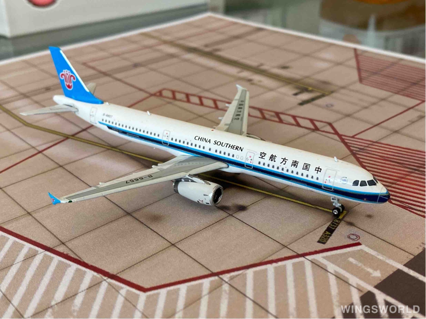 Phoenix 1:400 PH10863 China Southern 中国南方航空 Airbus A321 B-6657