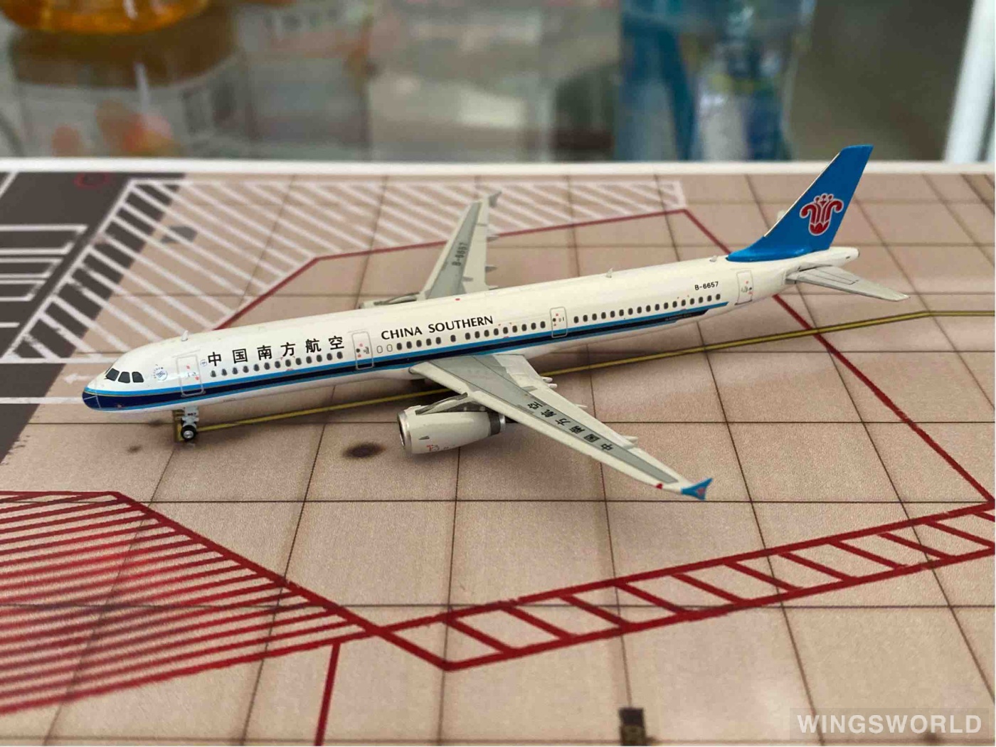 Phoenix 1:400 PH10863 China Southern 中国南方航空 Airbus A321 B-6657