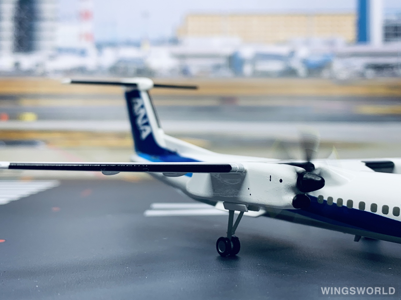 Hogan 1:200 DH28008 ANA 全日空 Bombardier Dash 8-400 JA845A