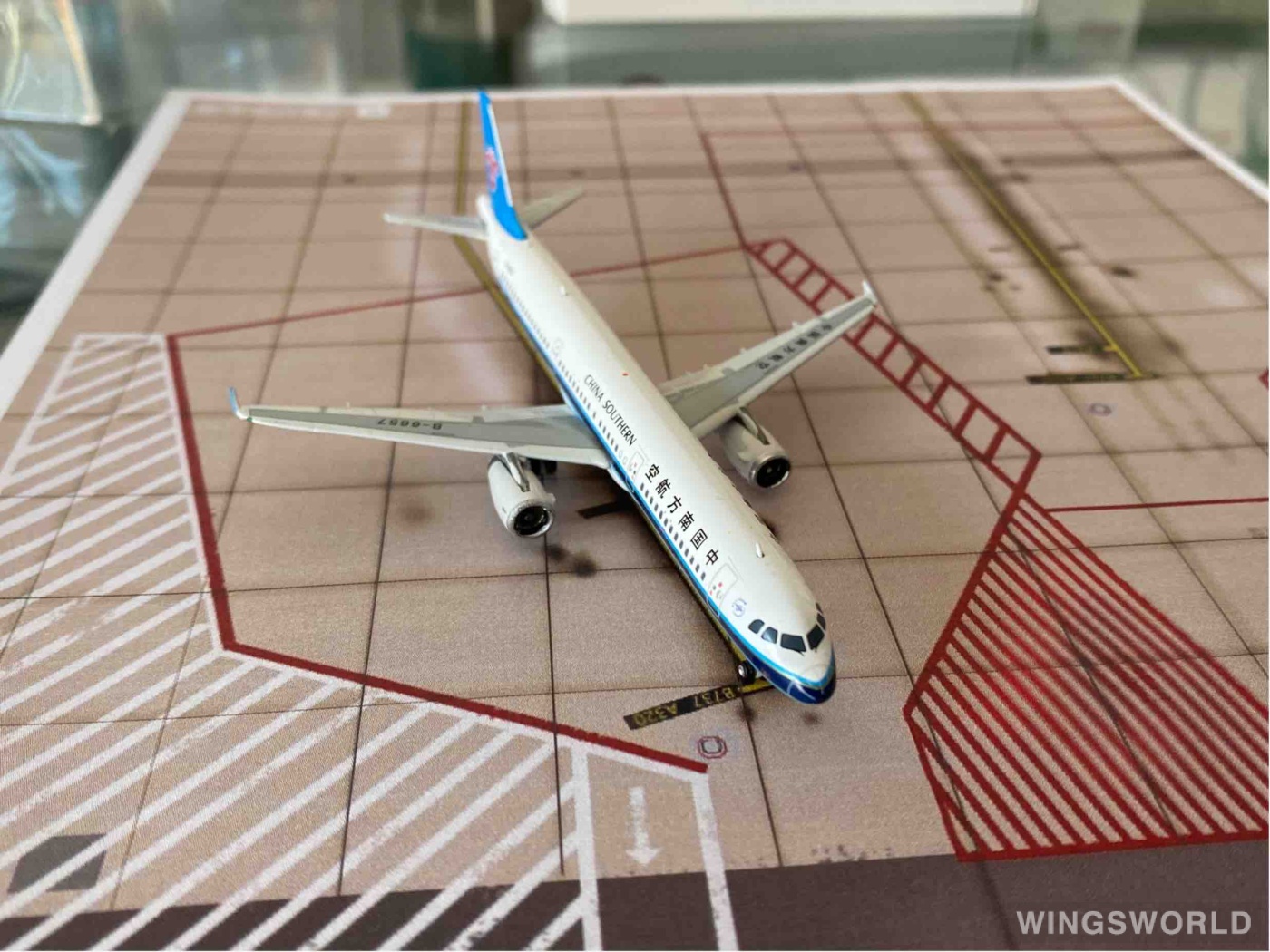 Phoenix 1:400 PH10863 China Southern 中国南方航空 Airbus A321 B-6657