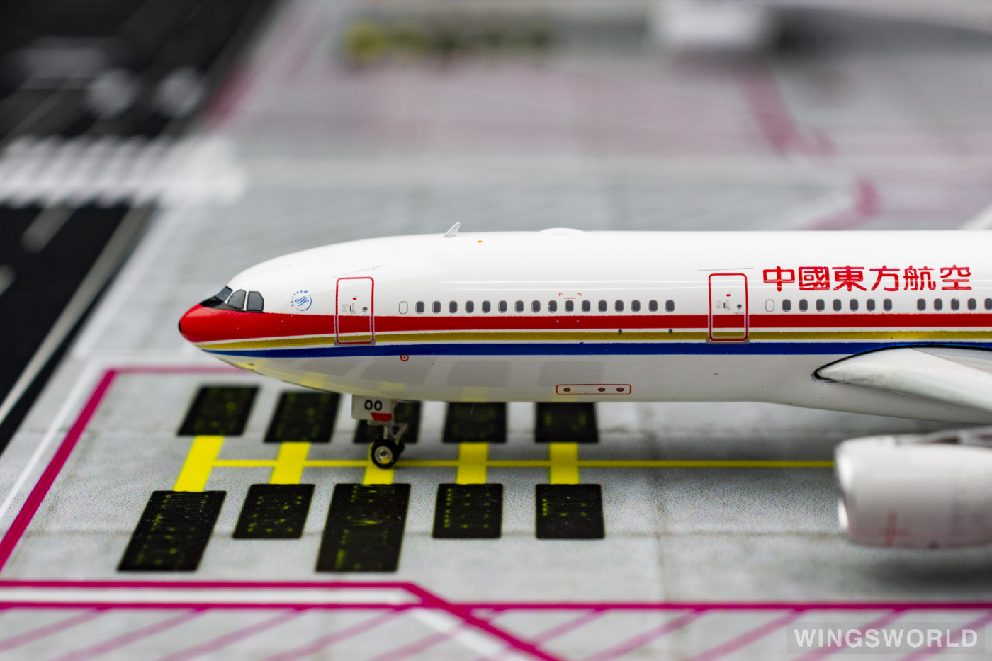 Phoenix 1:400 PH11324 China Eastern 中国东方航空 Airbus A330-300 B-6100