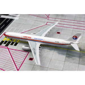 China Eastern 中国东方航空 Airbus A330-300 B-6083  AC4B6083 AeroClassics 1:400