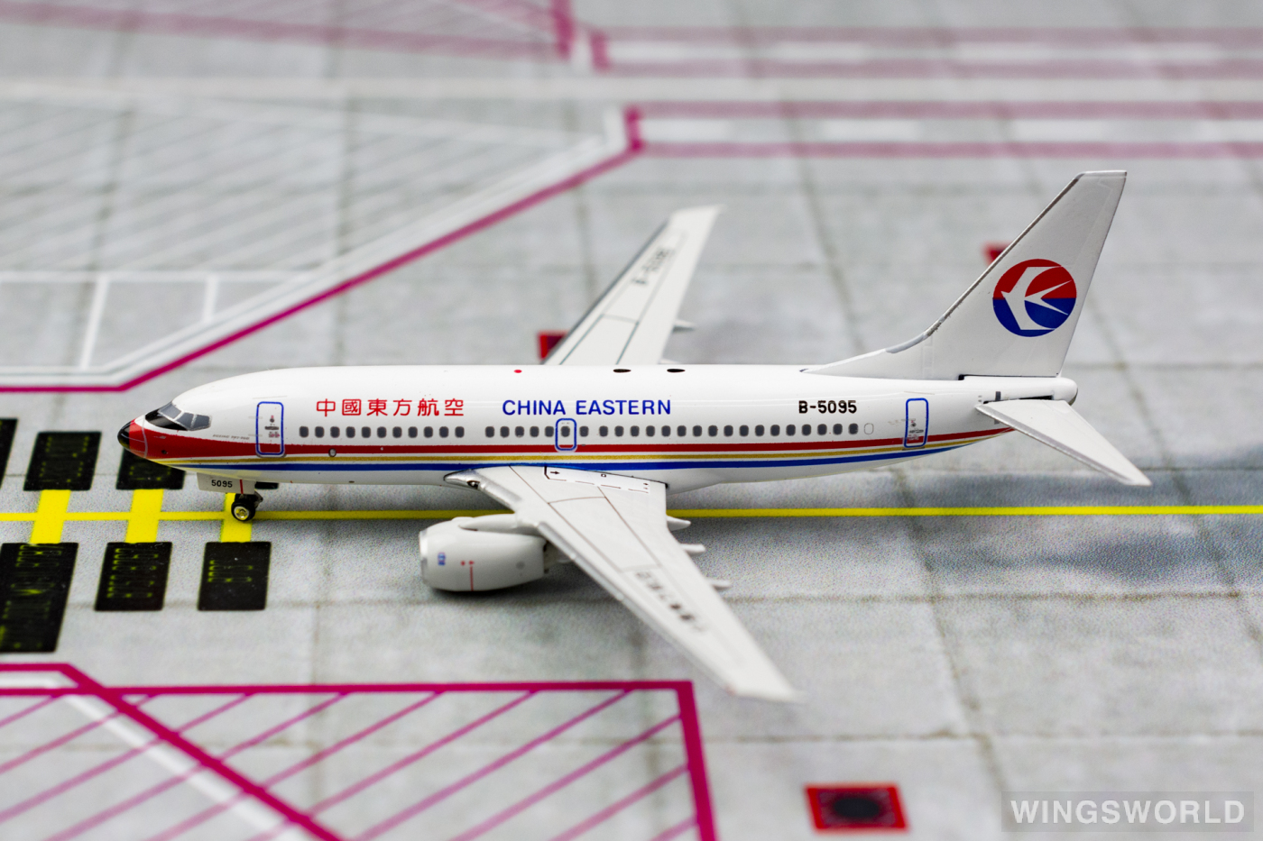 Phoenix 1:400 PH10627 China Eastern 中国东方航空 Boeing 737-700 B-5095