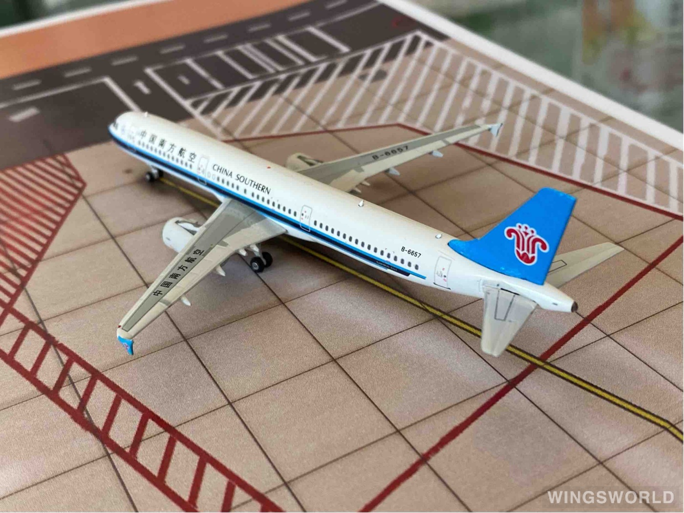 Phoenix 1:400 PH10863 China Southern 中国南方航空 Airbus A321 B-6657