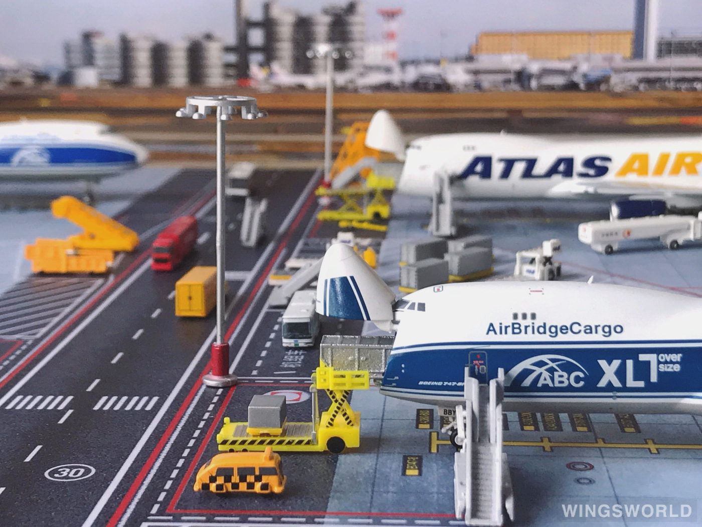 Geminijets 1:400 GJABW1895 AirBridgeCargo 空桥货运航空 Boeing 747-8F VP-BBY